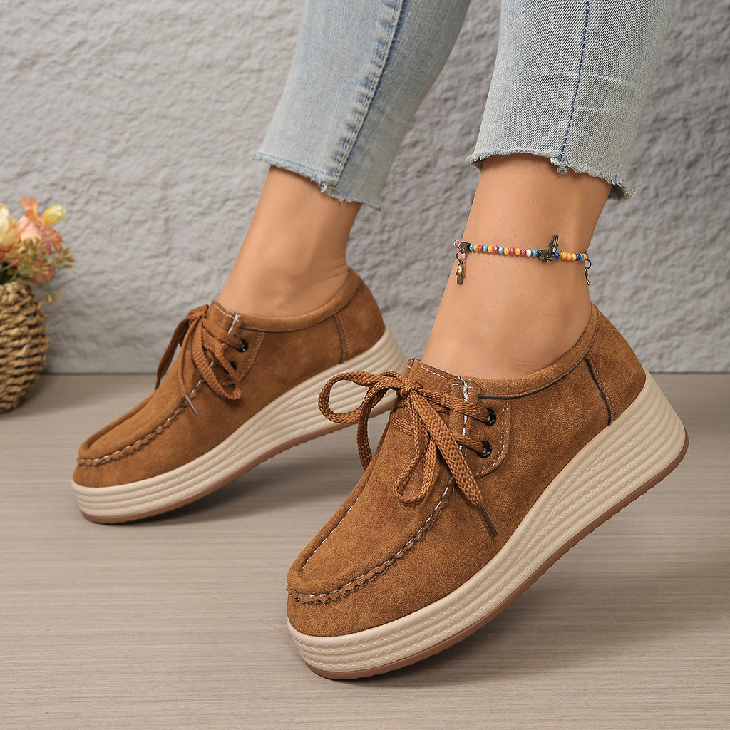 Chunky-Pumps mit Schnürung aus Wildleder