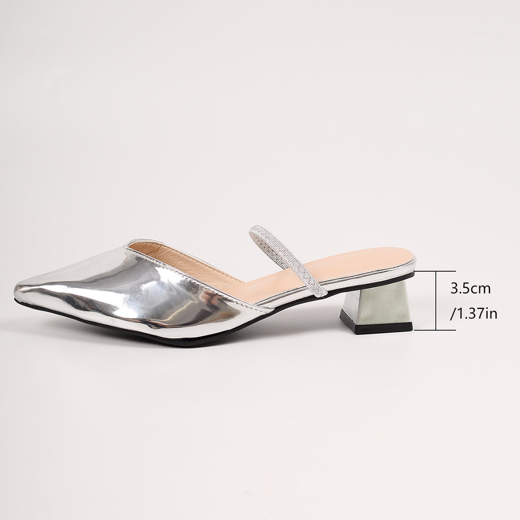 Elegante Metallic-Mules mit Strassriemen