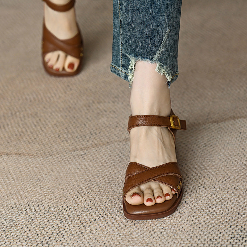 Sandalen im französischen Stil mit mittlerem Absatz – Bild 16 | LuxeStyle