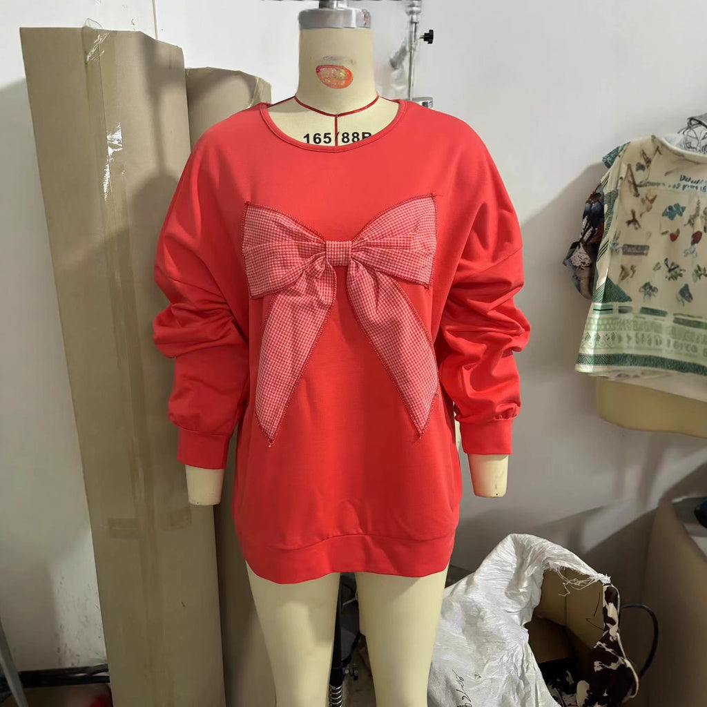 Roter Pullover mit Bogen-Detail