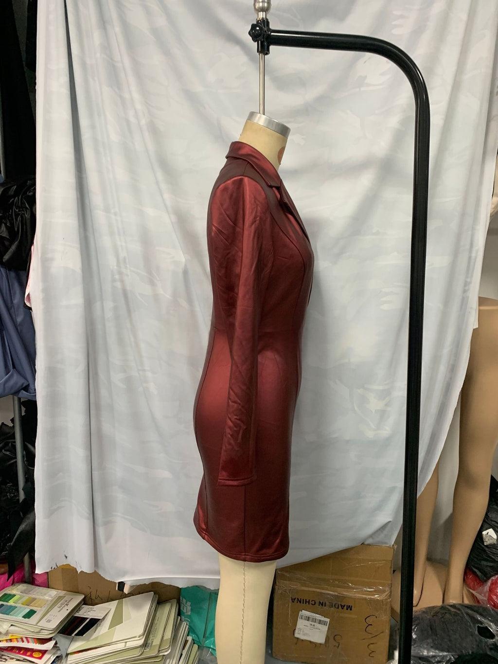 Lederkleid V-Ausschnitt Slim-Fit – Bild 5 | LuxeStyle