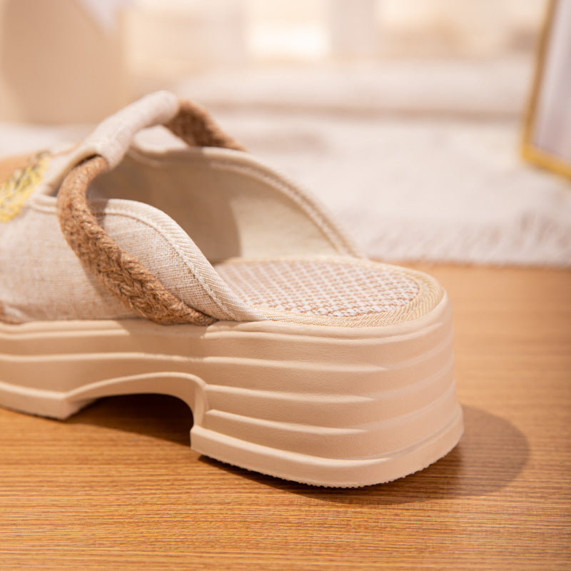 Leichte Leinen-Slipper mit Stickerei