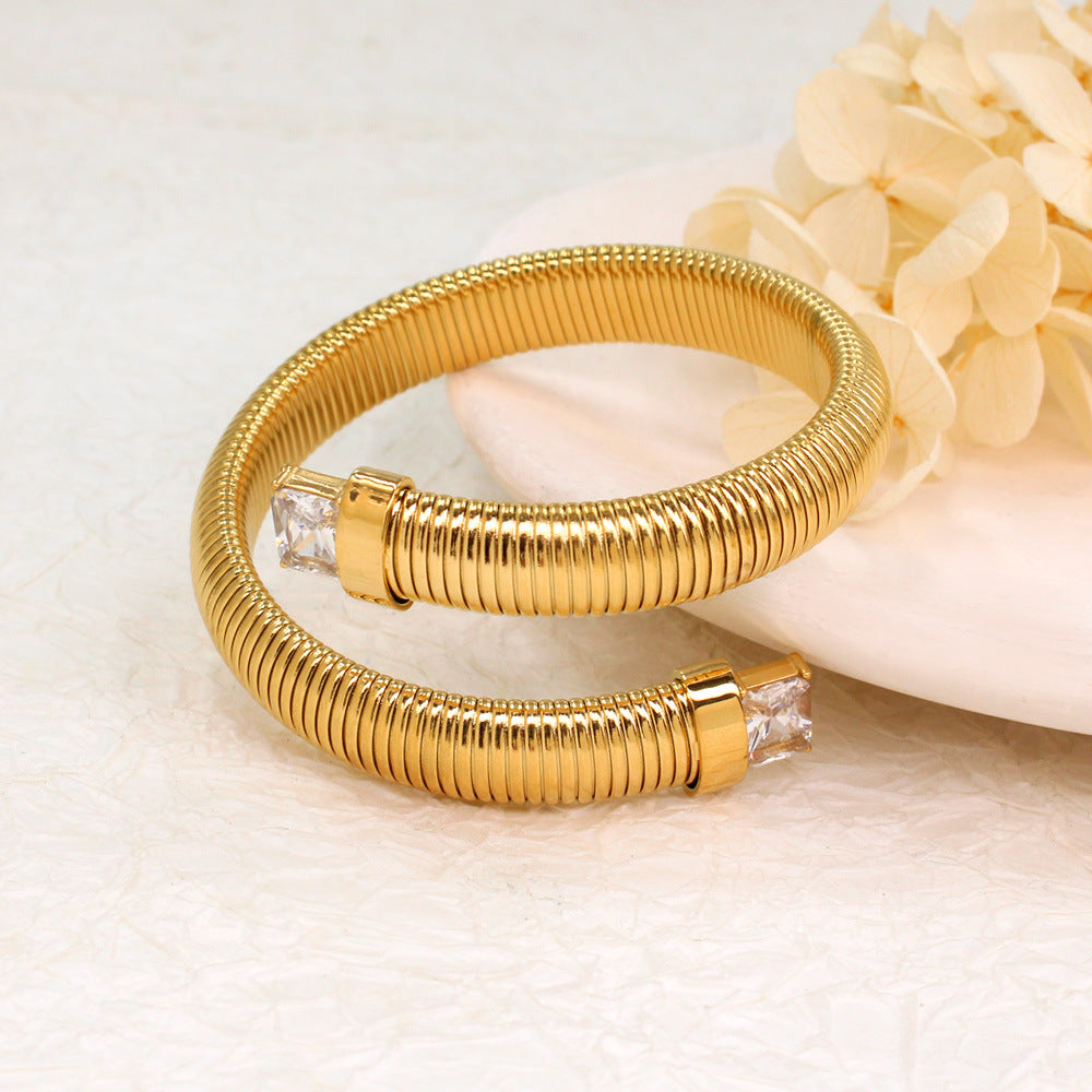 Edelstahl-Armband mit Gold-Überzug – Bild 7 | LuxeStyle