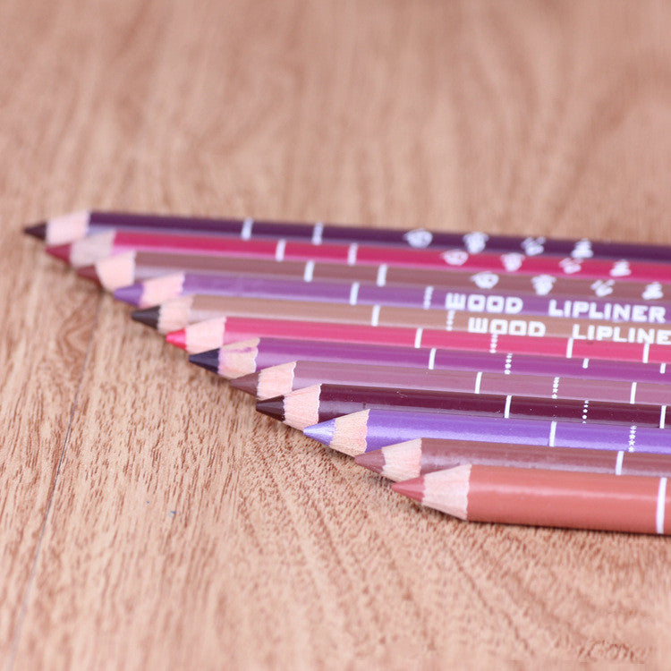 Wasserfester Eyeliner und Lippenstift – Bild 4 | LuxeStyle
