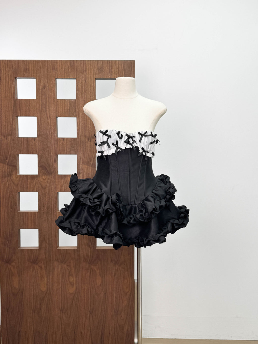 Puffrock-Kleid mit Schleife – Bild 5 | LuxeStyle