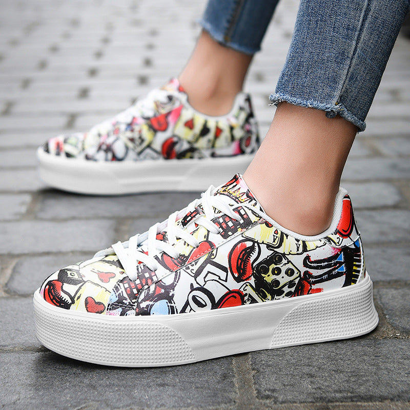 Couple Sneakers mit Graffiti-Print – Bild 6 | LuxeStyle