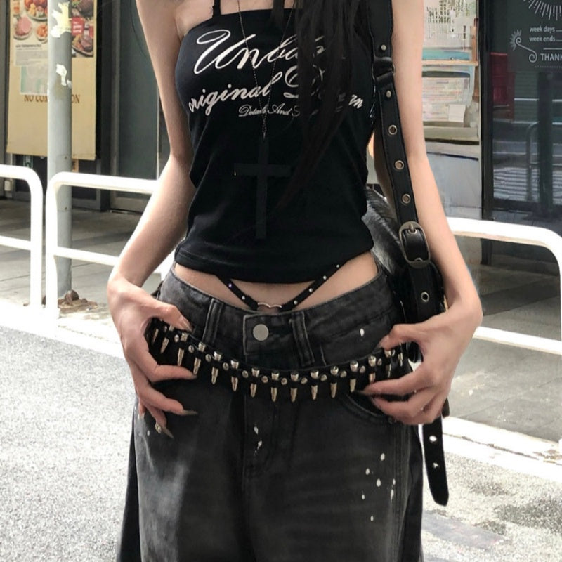 Nietengürtel im Punk-Stil