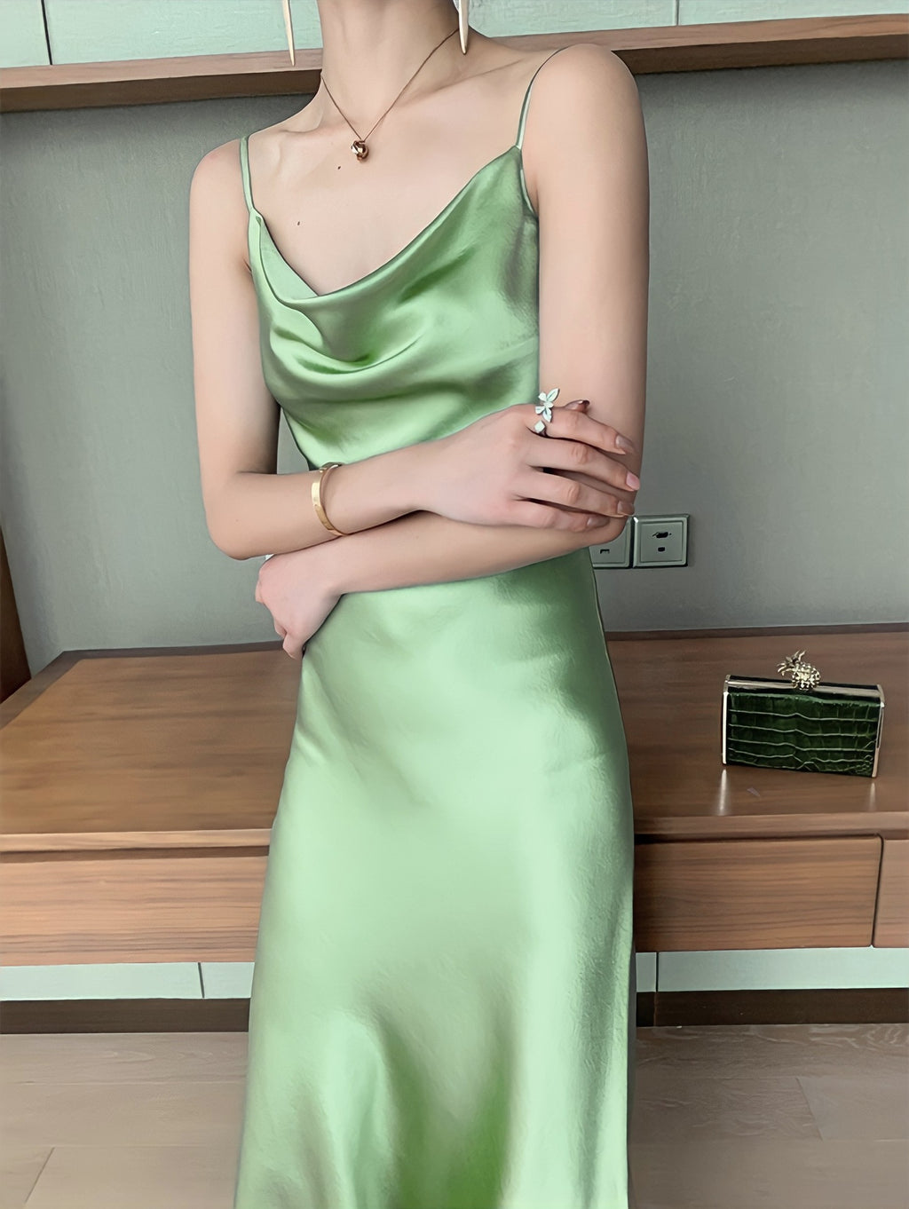 Satin-Trägerkleid aus Azetat – Bild 14 | LuxeStyle