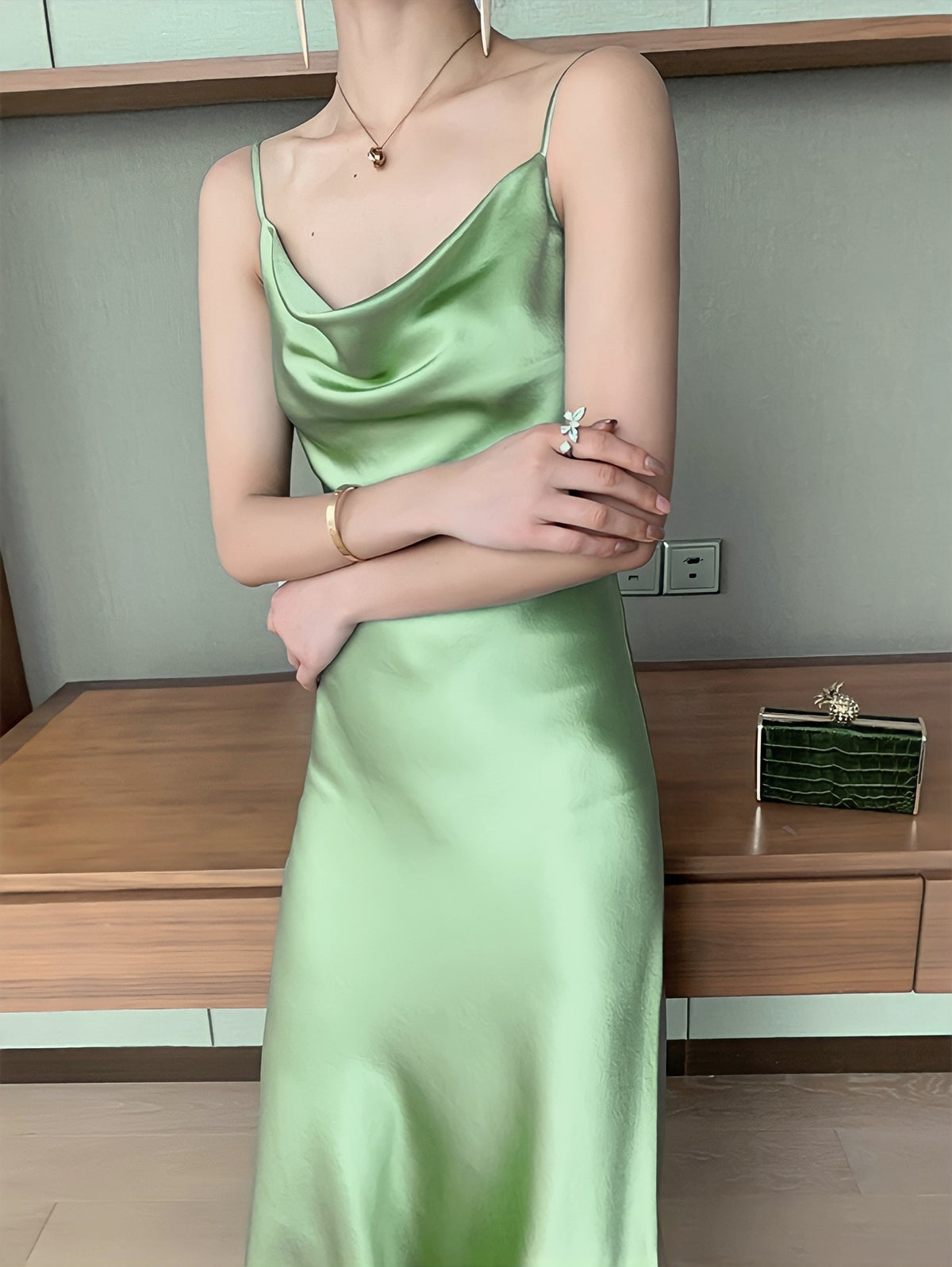Satin-Trägerkleid aus Azetat – Bild 14 | LuxeStyle