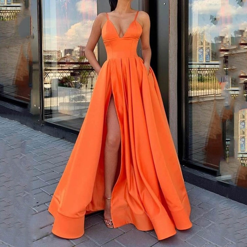 Elegantes Satin-Abendkleid mit Mesh-Einsätzen – Bild 7 | LuxeStyle