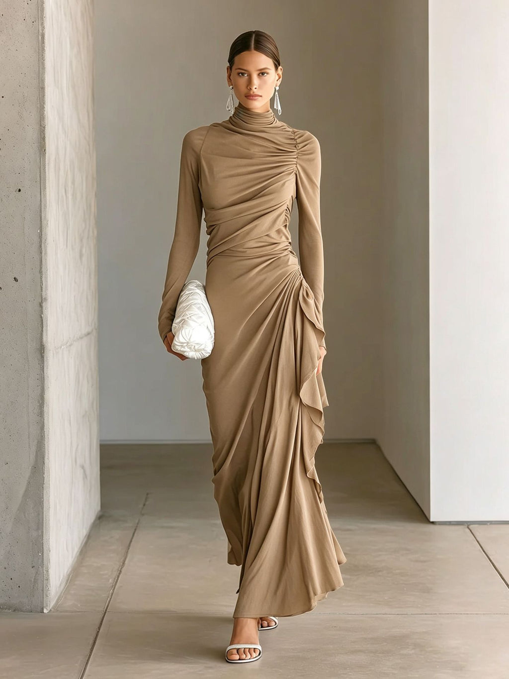 Elegantes, hochgeschlossenes Plissee-Kleid
