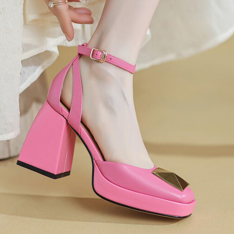 Romanische Sandalen mit hohen Absätzen – Bild 6 | LuxeStyle