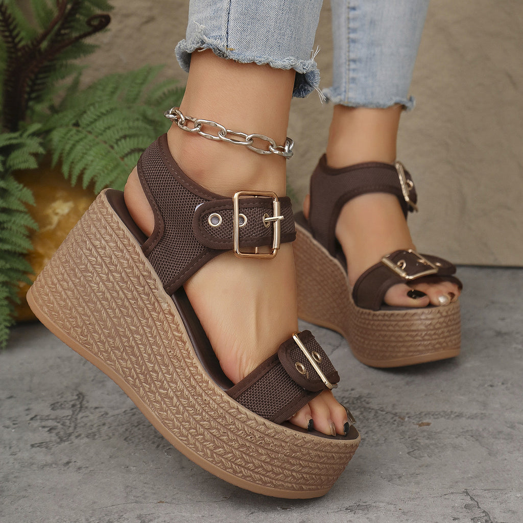 Keilsandalen mit Riemen und Peep-Toe
