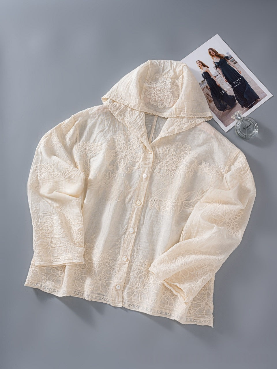 Kapuzen-Shirt mit Stickerei und Häkel-Details – Bild 12 | LuxeStyle