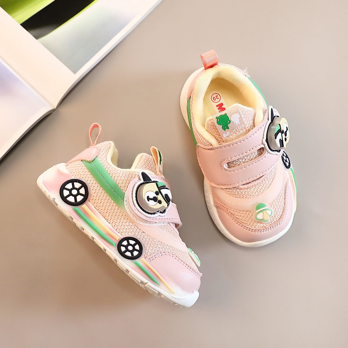 Leuchtende Sportschuhe für Kleinkinder – Bild 4 | LuxeStyle