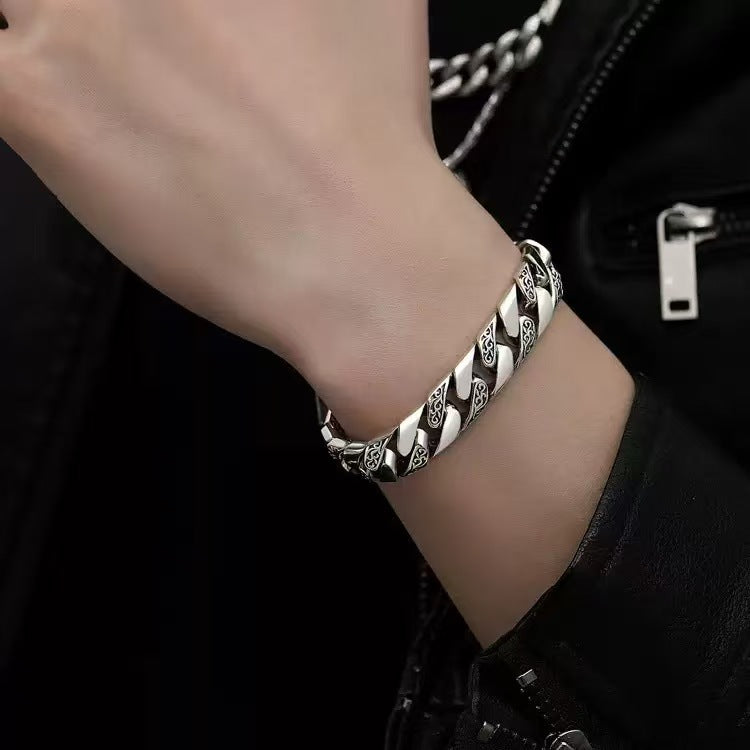 Personalisiertes Retro-Punk Armband