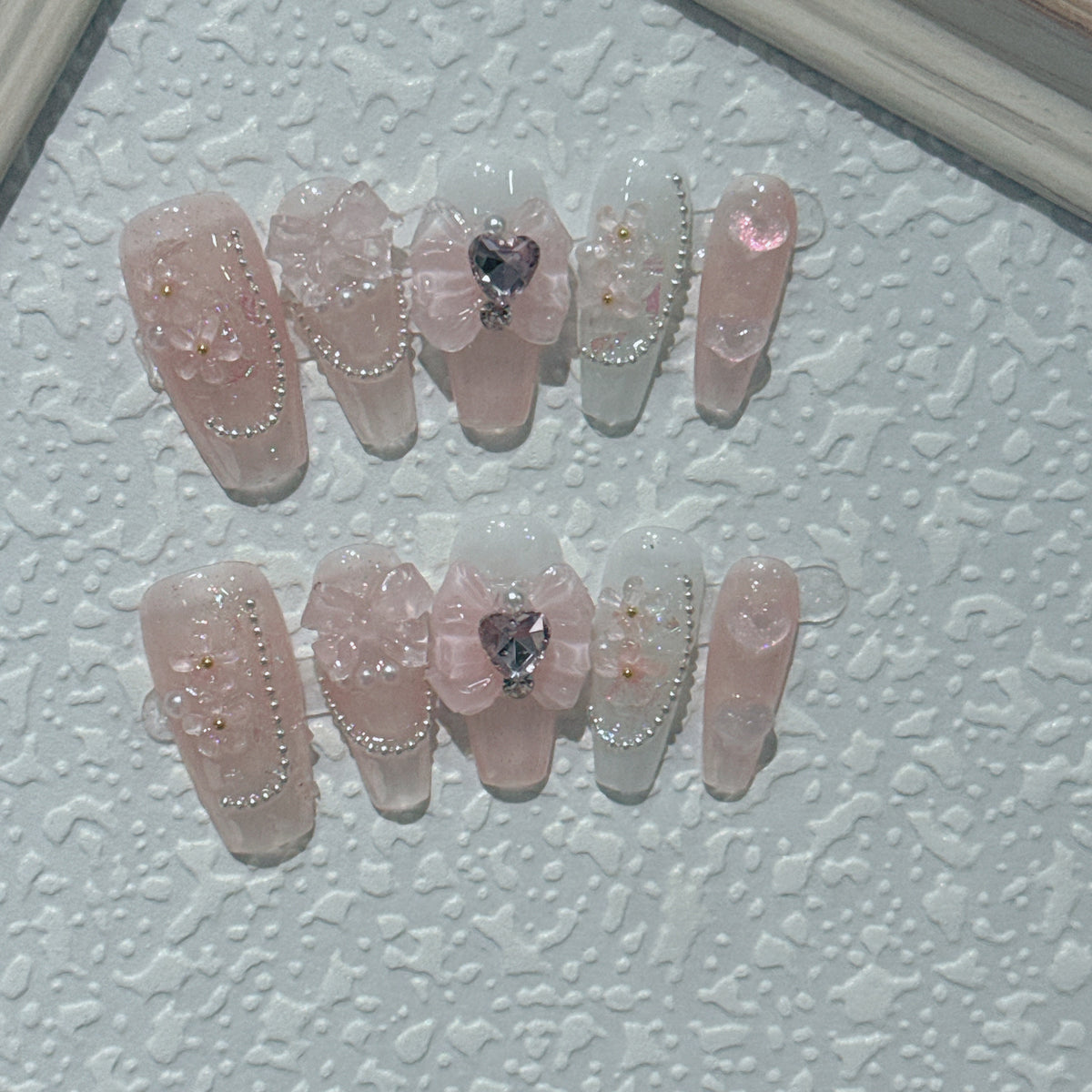 Mädchenhafte Schleifen-Nailsticker – Bild 3 | LuxeStyle
