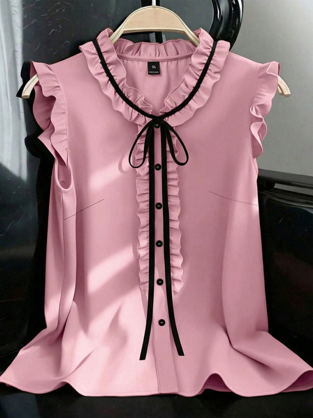 Ärmellose Bluse mit V-Ausschnitt und Schnürung