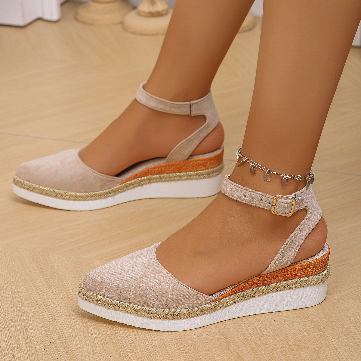 Sommer-Sandalen mit spitzer Zehenpartie