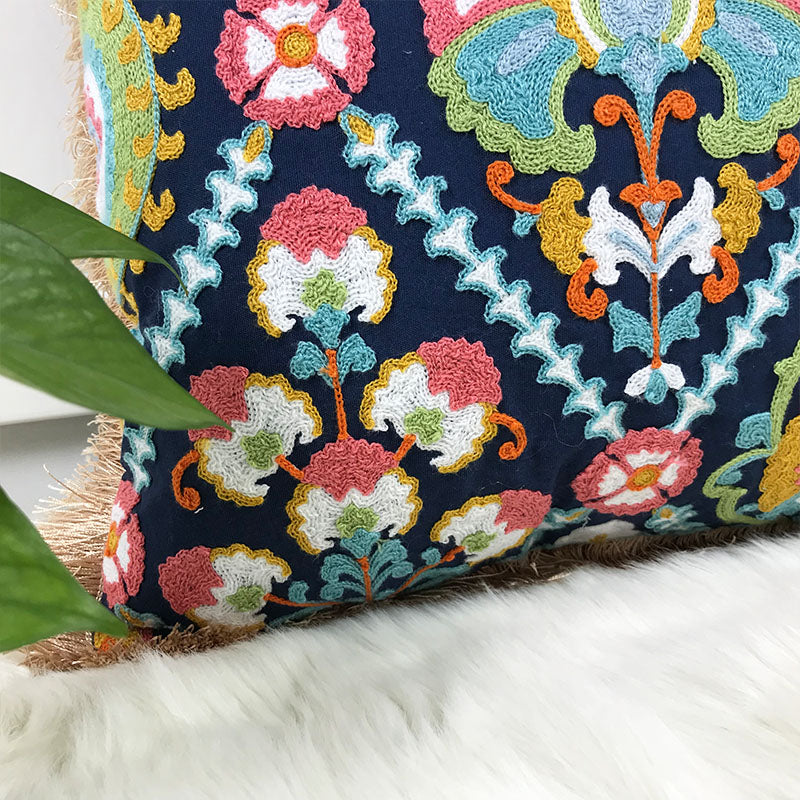 Bestickter Kissenbezug mit Fransen im Boho-Stil – Bild 1 | LuxeStyle