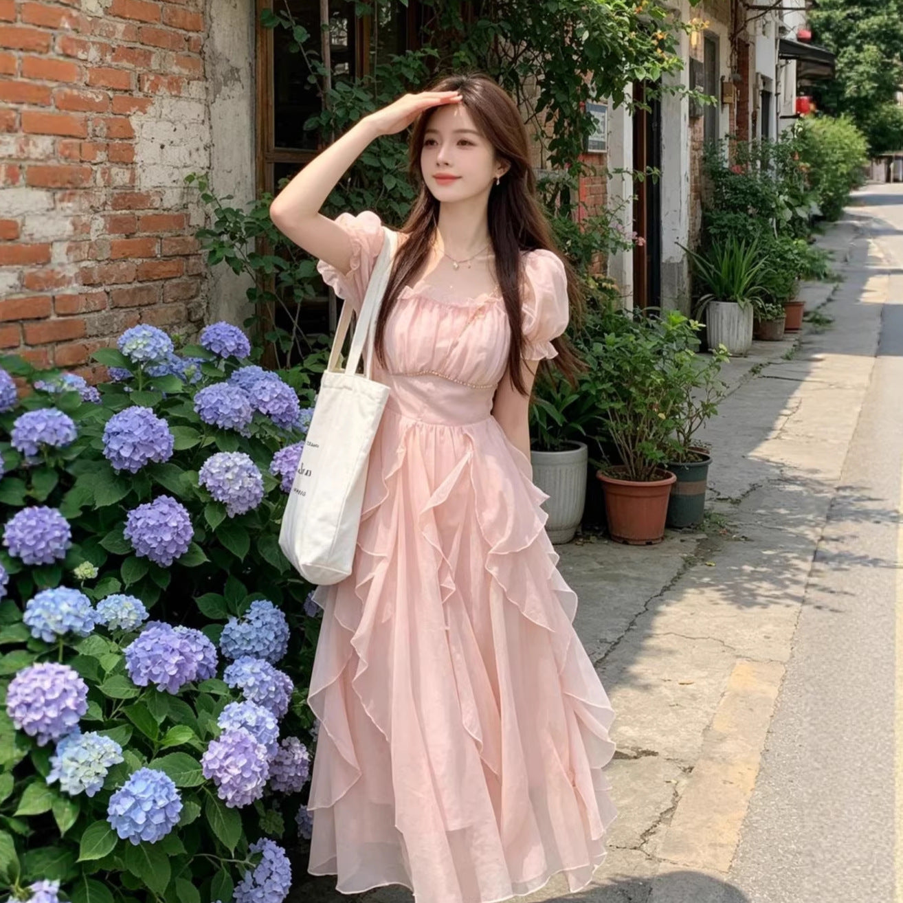 Französisches Midi-Kleid mit Puffärmeln