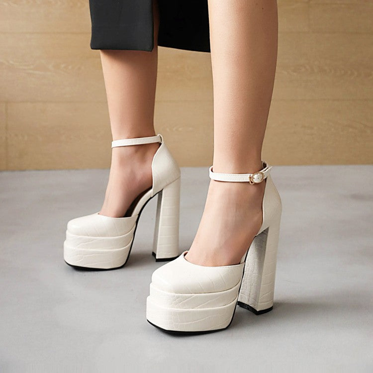 Pumps mit Riemen und Chunky-Absatz