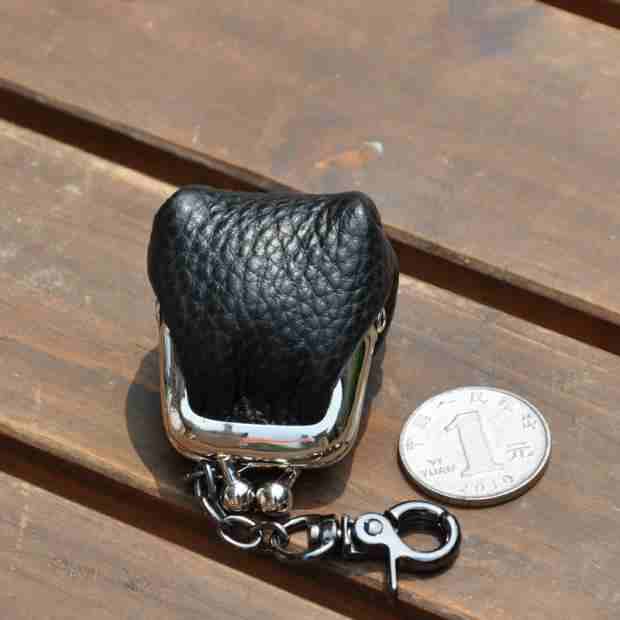 Ketten-Clutch aus Rindsleder – Bild 6 | LuxeStyle