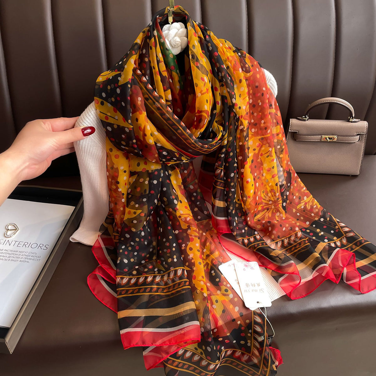 Seidenschal mit Druck und UV-Schutz – Bild 14 | LuxeStyle