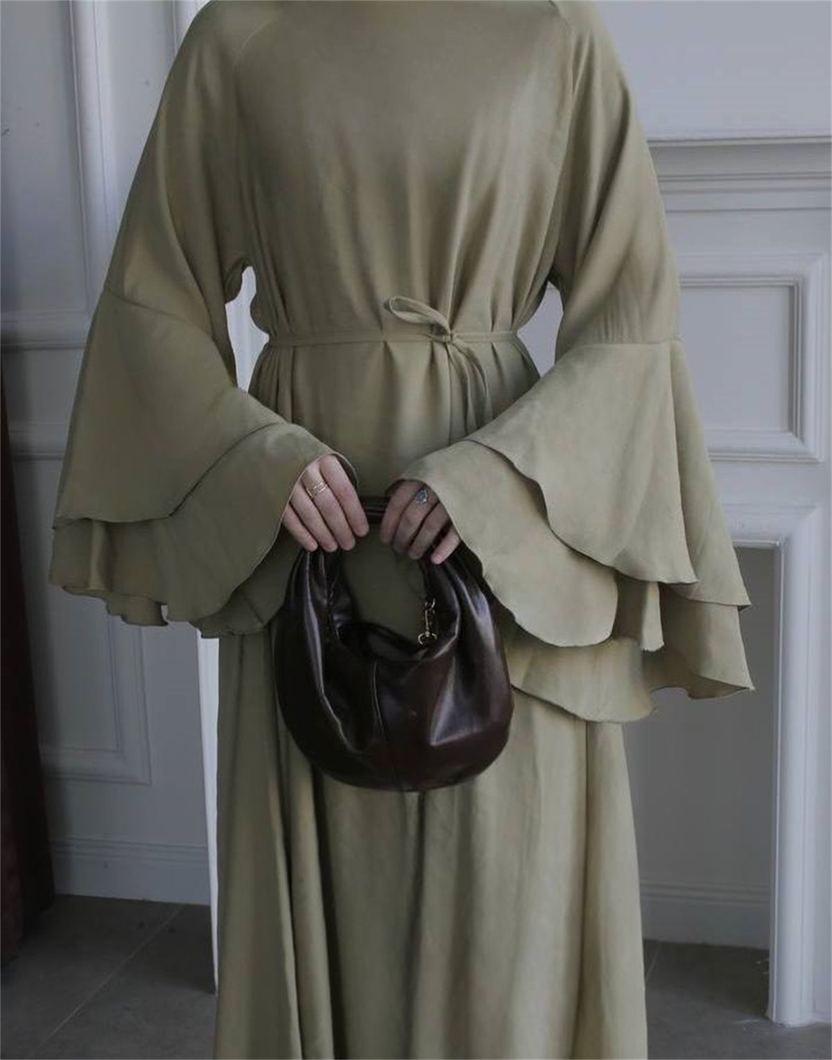 Luxuriöses Damenkleid mit Trompetenärmeln – Bild 1 | LuxeStyle