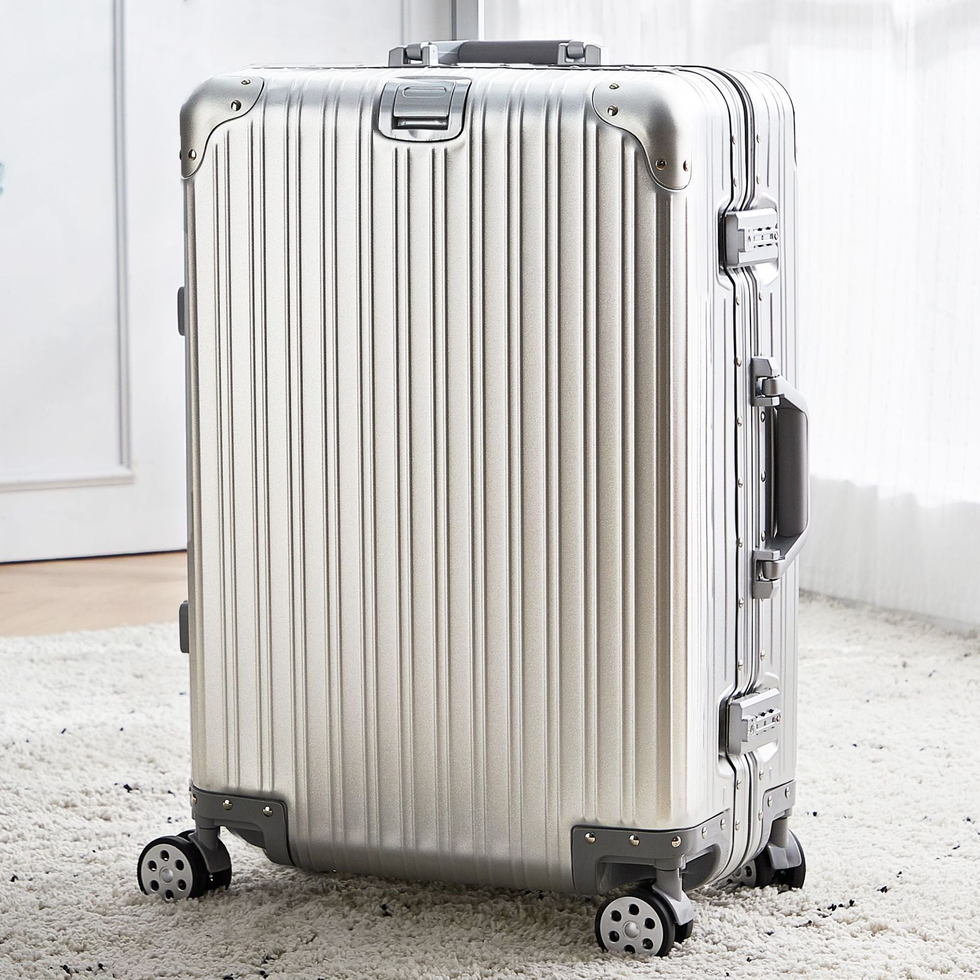 Reisegepäck-Trolley mit Code-Schloss