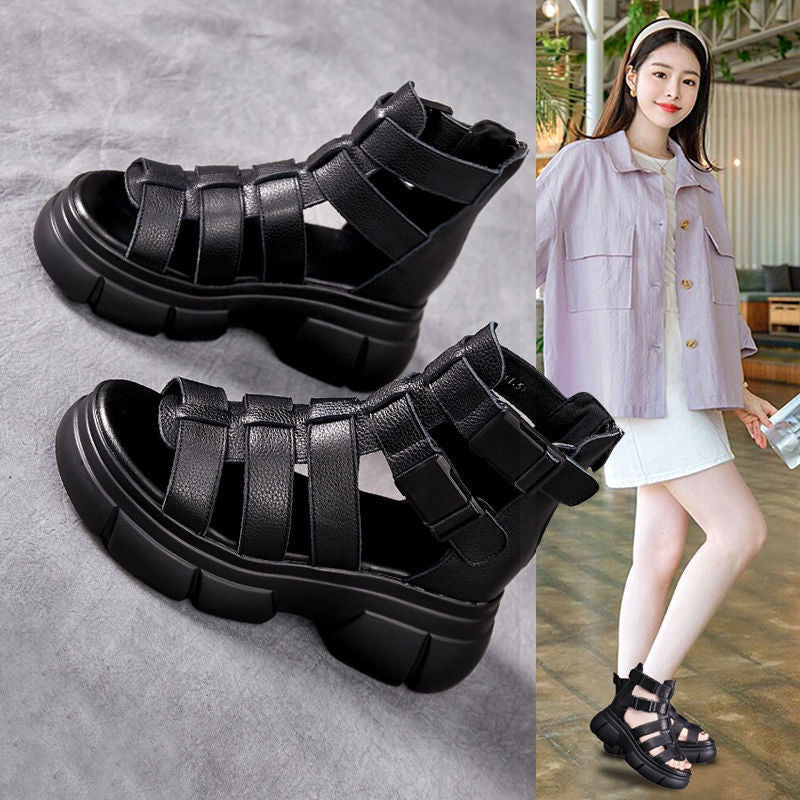 Retro-Sandalen aus Lederimitat mit Lochmuster – Bild 3 | LuxeStyle