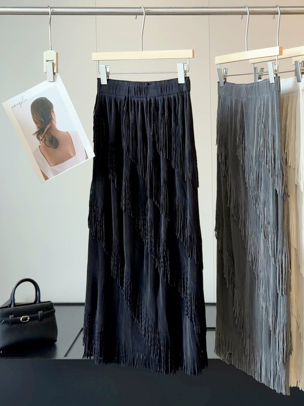 Asymmetrischer Jupe mit Quasten