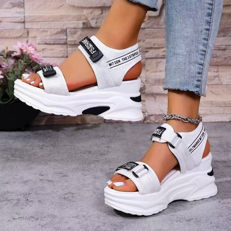 Weite Sandalen – Bild 1 | LuxeStyle