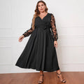 Elegantes Strickkleid mit geometrischem Muster