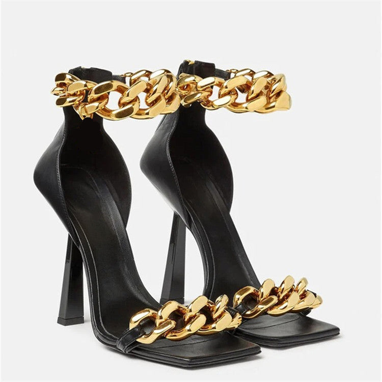 Trendige Stiletto-Sandalen mit Karree-Spitze