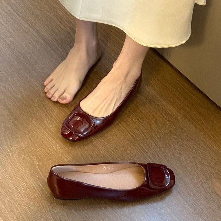 Lackleder Flats mit eckiger Zehenpartie
