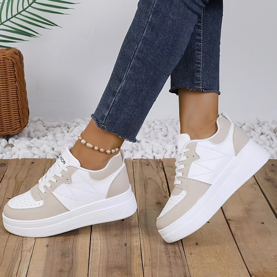 Sportliche Low-Top-Sneakers mit Schnürung