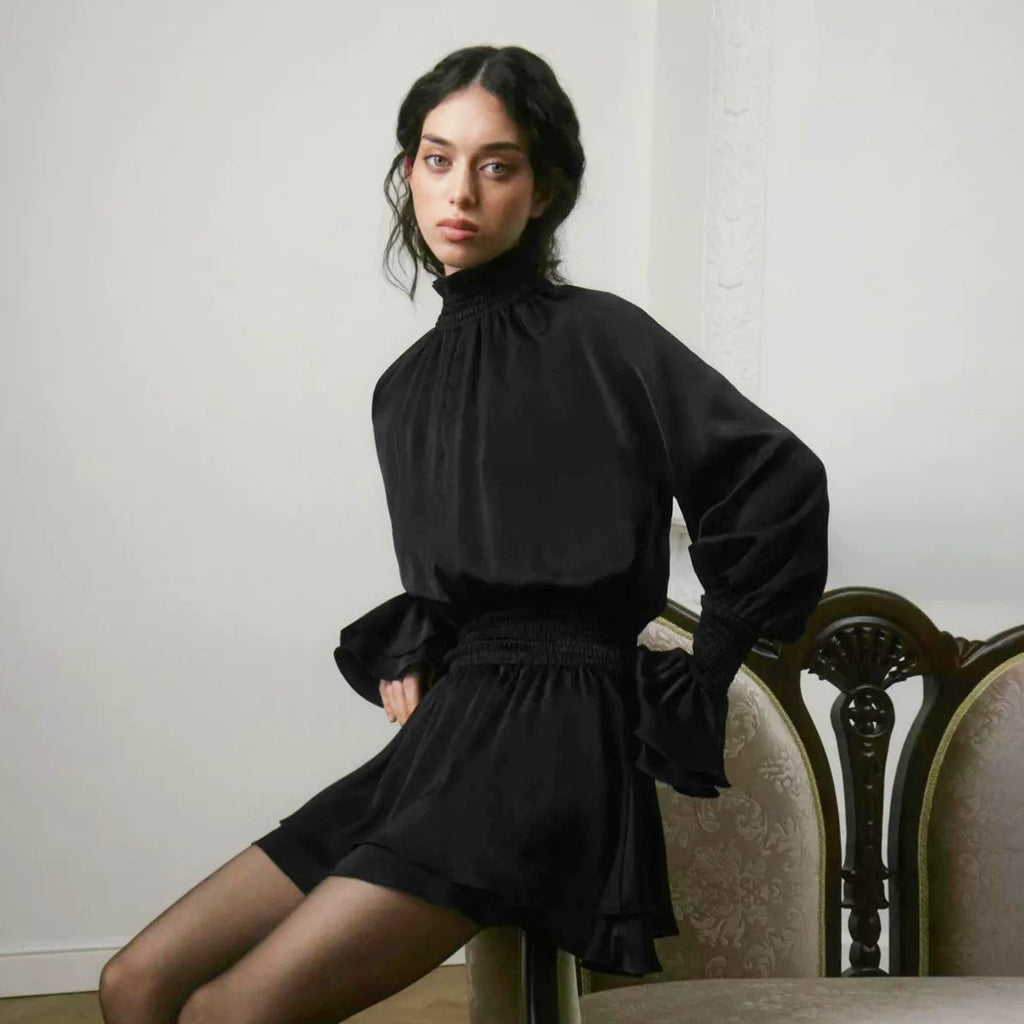 Schwarzes drapiertes Minikleid im französischen Stil