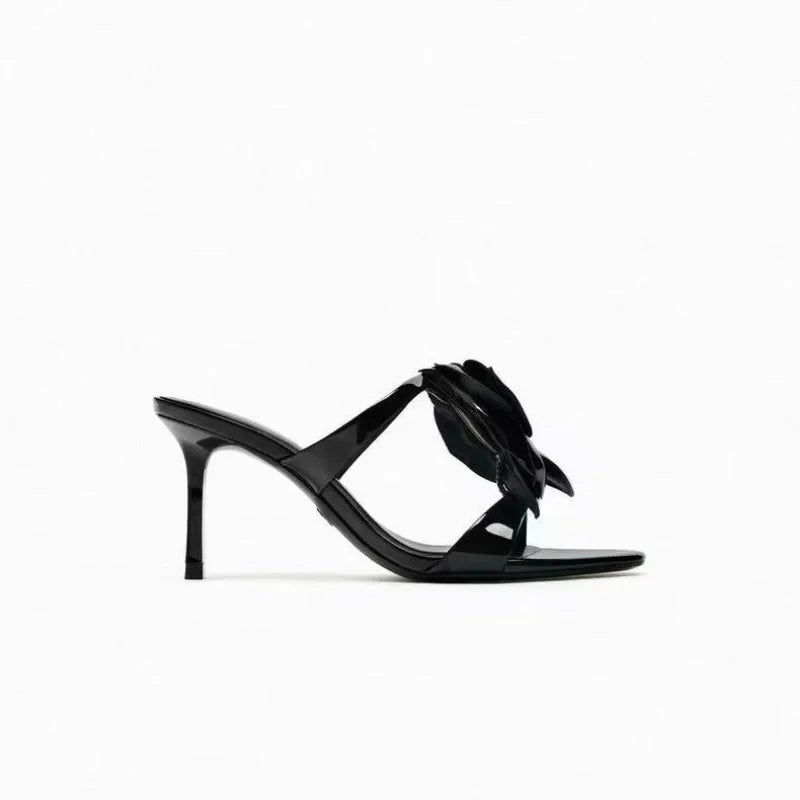 Elegante Sandalette mit Blumen-Motiv – Bild 4 | LuxeStyle
