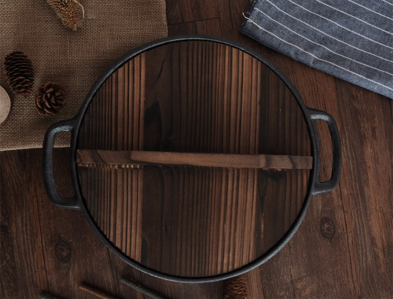Gusseisenpfanne mit Holzdeckel – Bild 3 | LuxeStyle