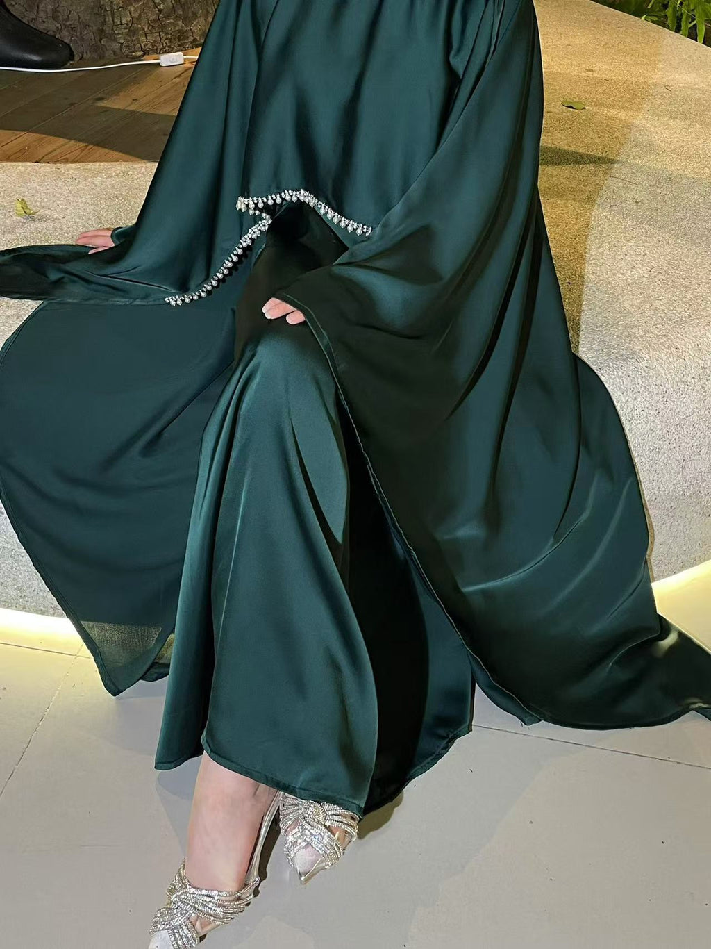 Perlenketten-Umhangkleid für Damen