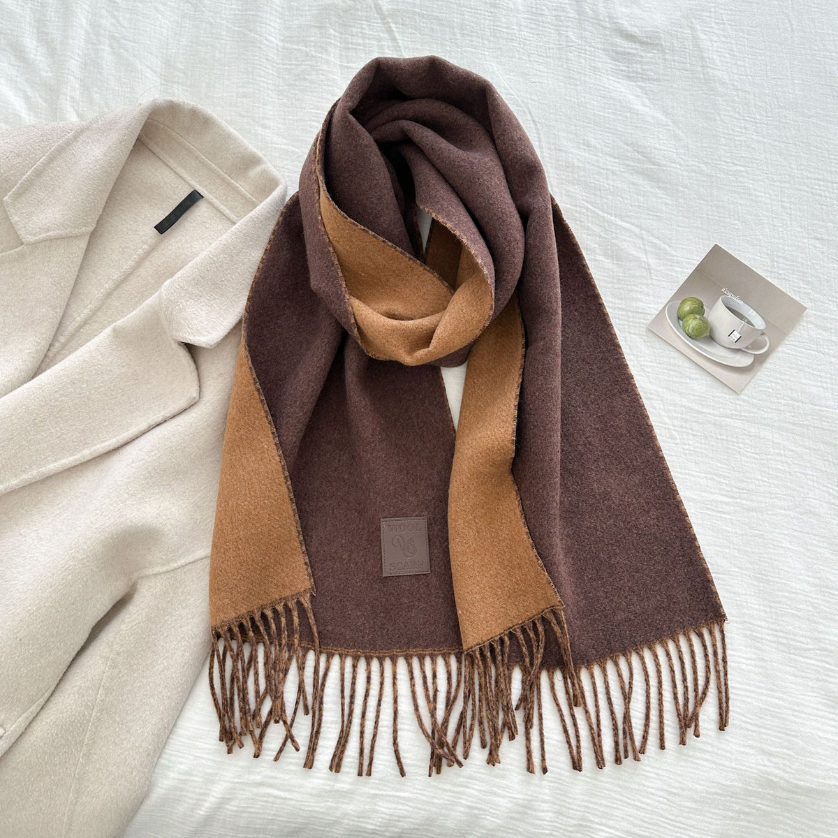 Doppelseitiger Wollschal mit Pailletten – Bild 6 | LuxeStyle