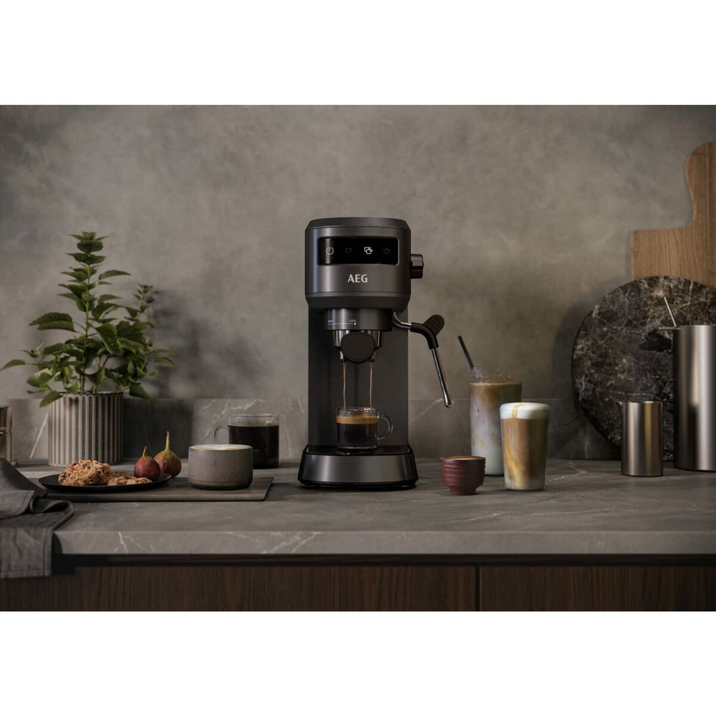 Manuelle Express-Kaffeemaschine AEG EC6-1-6BST Schwarz 1450 W 1 L