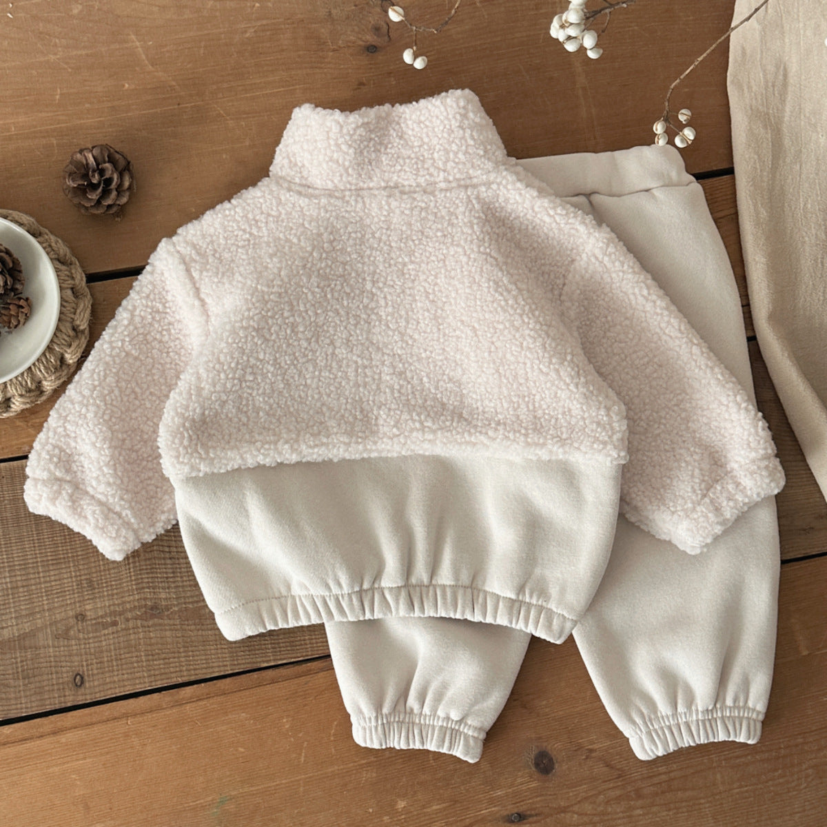 Baby Lammwoll Pullover mit Stehkragen – Bild 4 | LuxeStyle