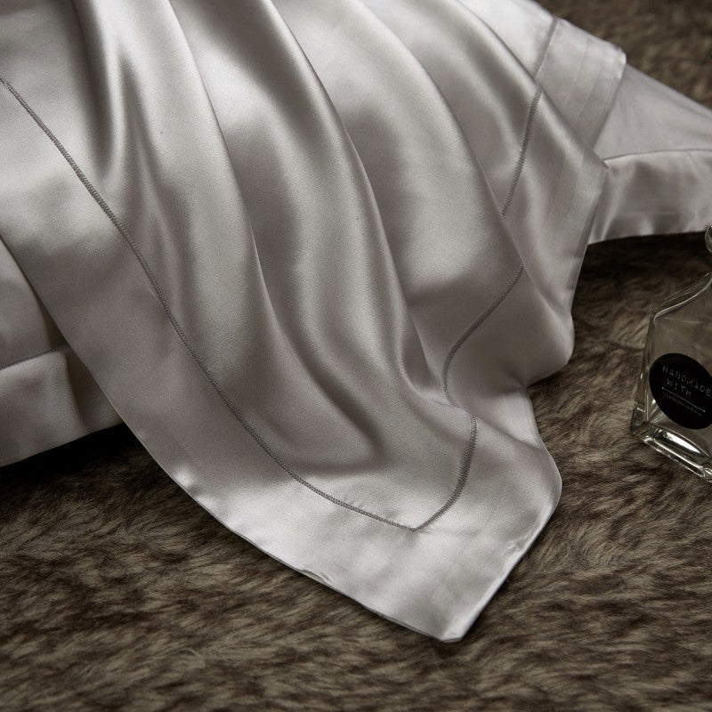 Seidenkissenbezug mit Stickerei – Bild 9 | LuxeStyle