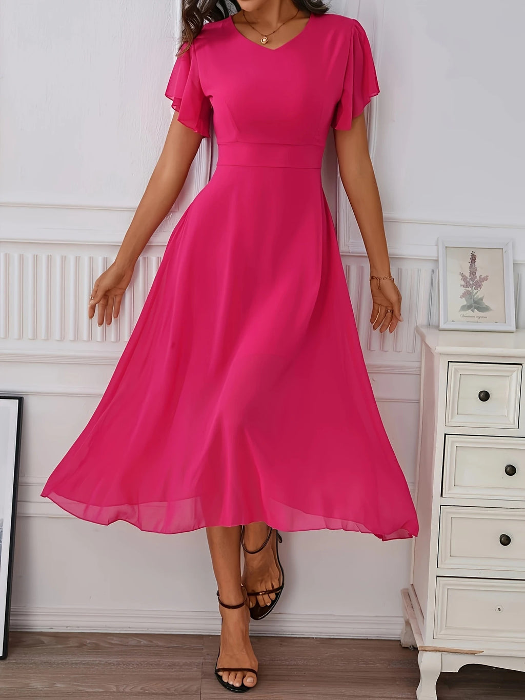 Elegantes Chiffonkleid mit V-Ausschnitt – Bild 5 | LuxeStyle