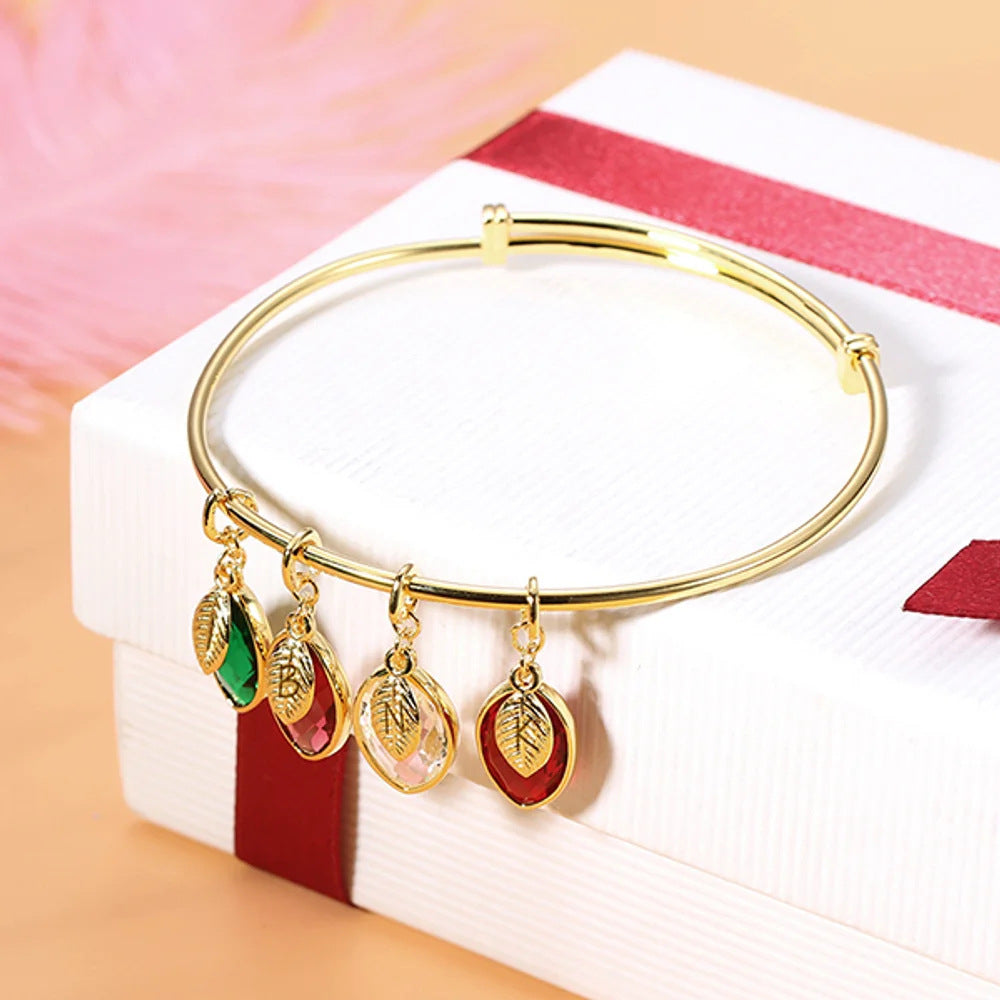 Armband mit Buchstaben-Design
