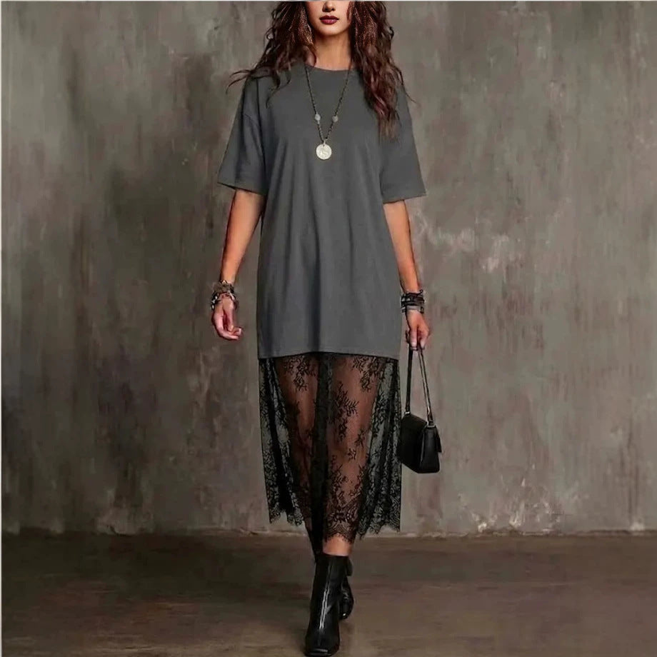 Kurzes Kleid mit Spitze und Rundhals