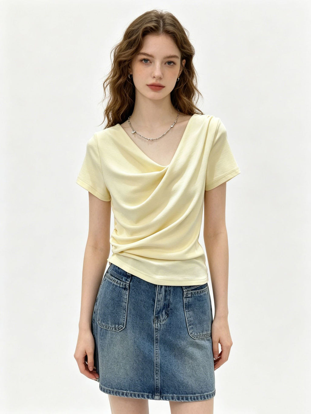 Asymmetrisches Kurzarm-Shirt mit U-Boot-Ausschnitt