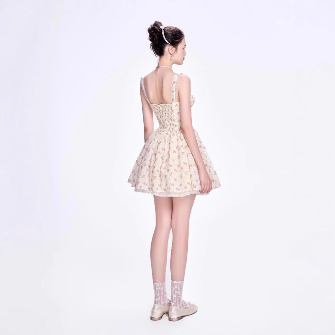Geblümtes Plisseekleid mit Spitzenbesatz – Bild 2 | LuxeStyle